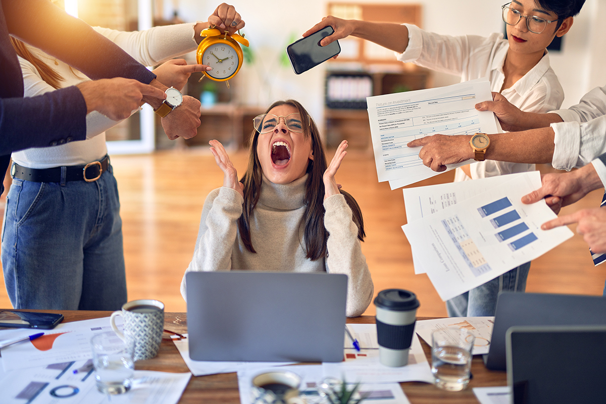 Burnout en entreprise : signes, prévention et rôle du RH. Humaniser pour apporter de la valeur sociale.