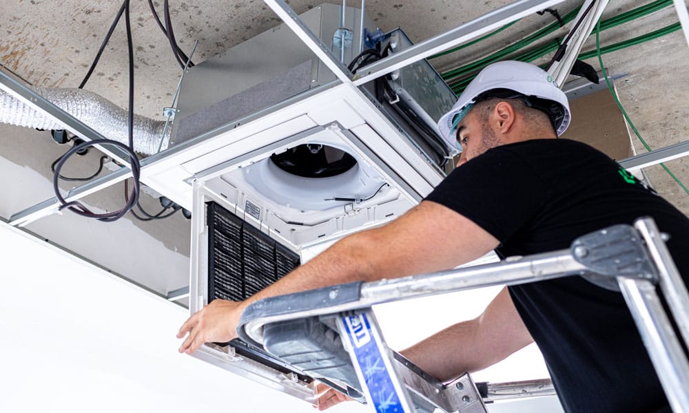 Technicien Montage CVC pour installations aérauliques sur Paris. Véhicule de service fourni. Défis techniques et évolution garantis ! Postulez dès maintenant.